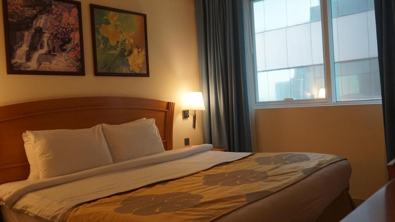Golden Tulip Sharjah Aparthotel Bagian luar foto