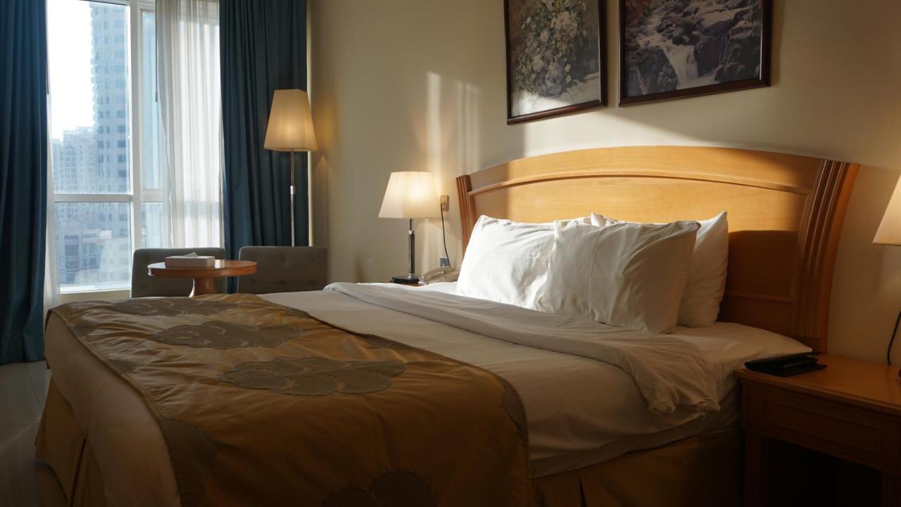 Golden Tulip Sharjah Aparthotel Bagian luar foto