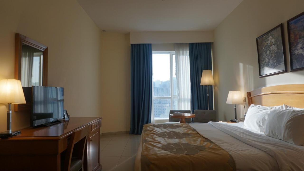Golden Tulip Sharjah Aparthotel Bagian luar foto