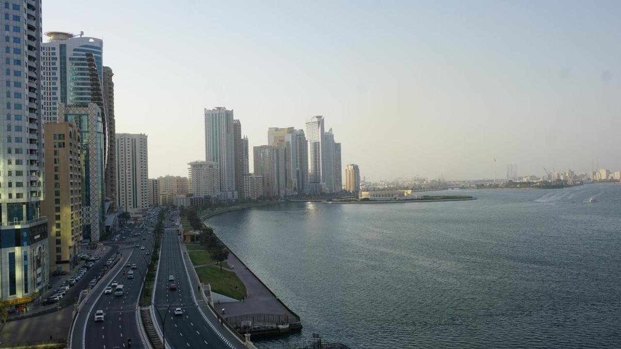Golden Tulip Sharjah Aparthotel Bagian luar foto