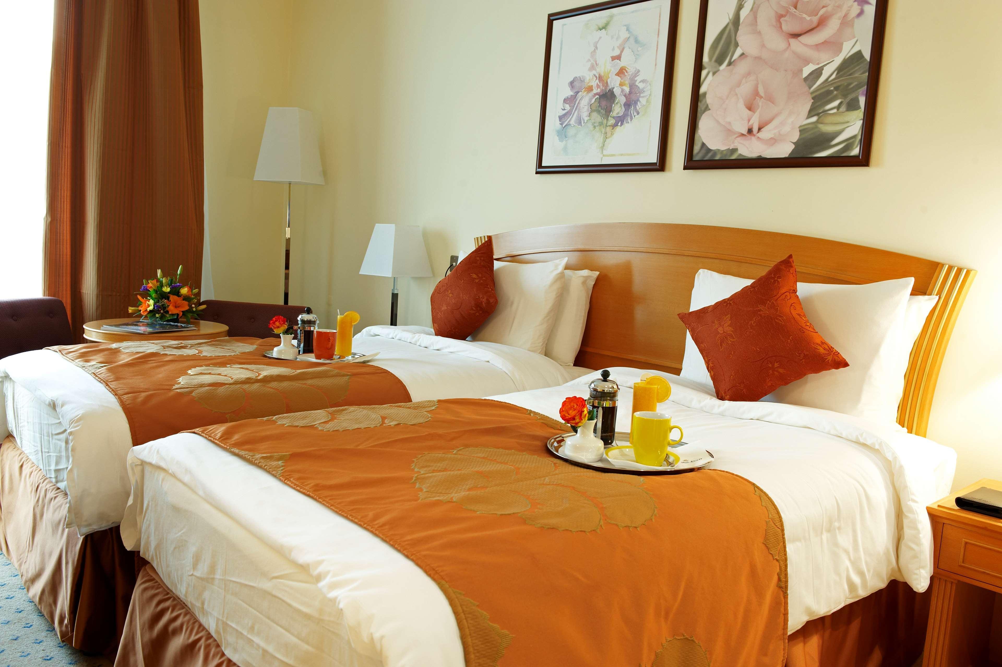Golden Tulip Sharjah Aparthotel Bagian luar foto