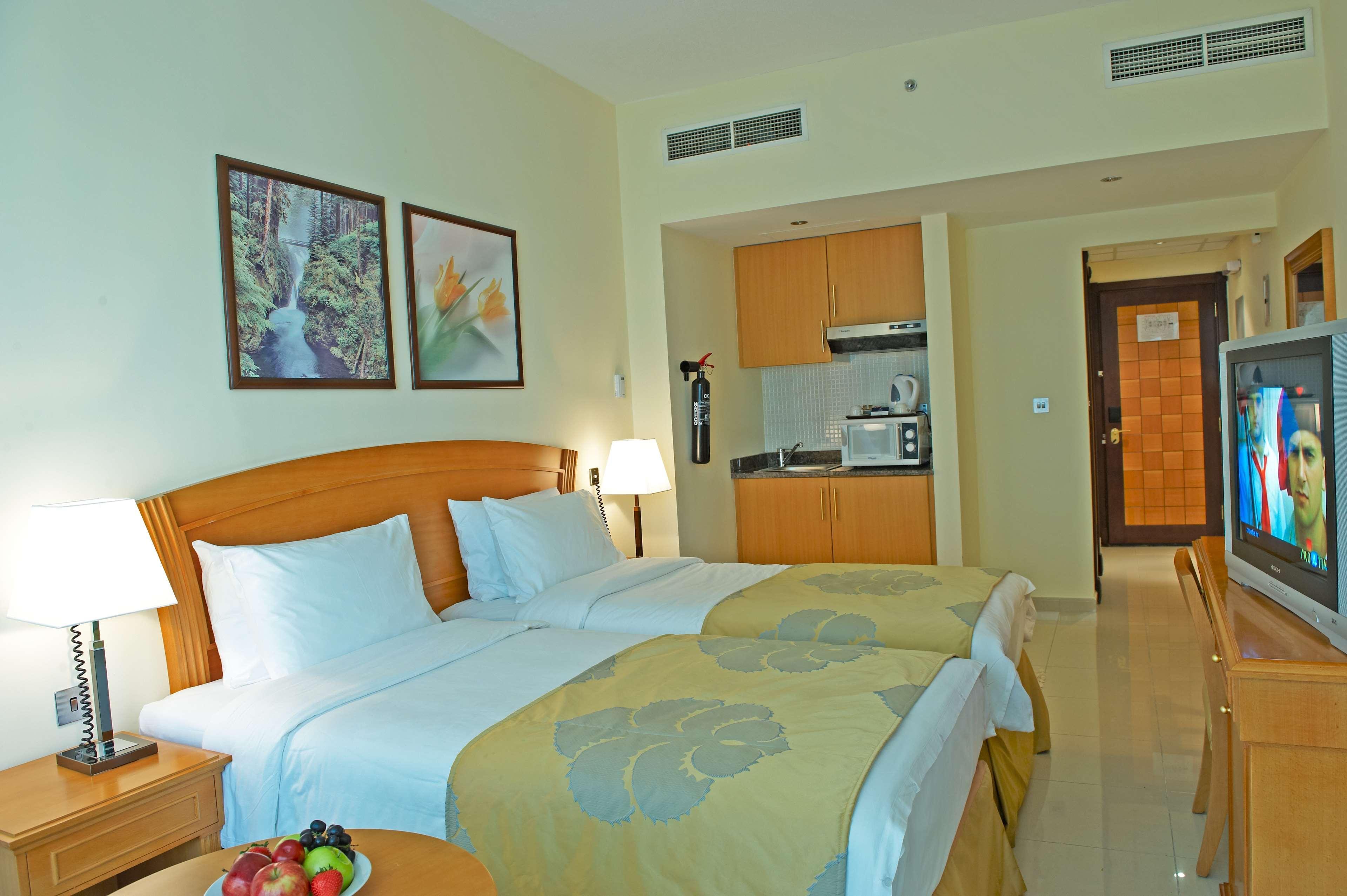 Golden Tulip Sharjah Aparthotel Bagian luar foto