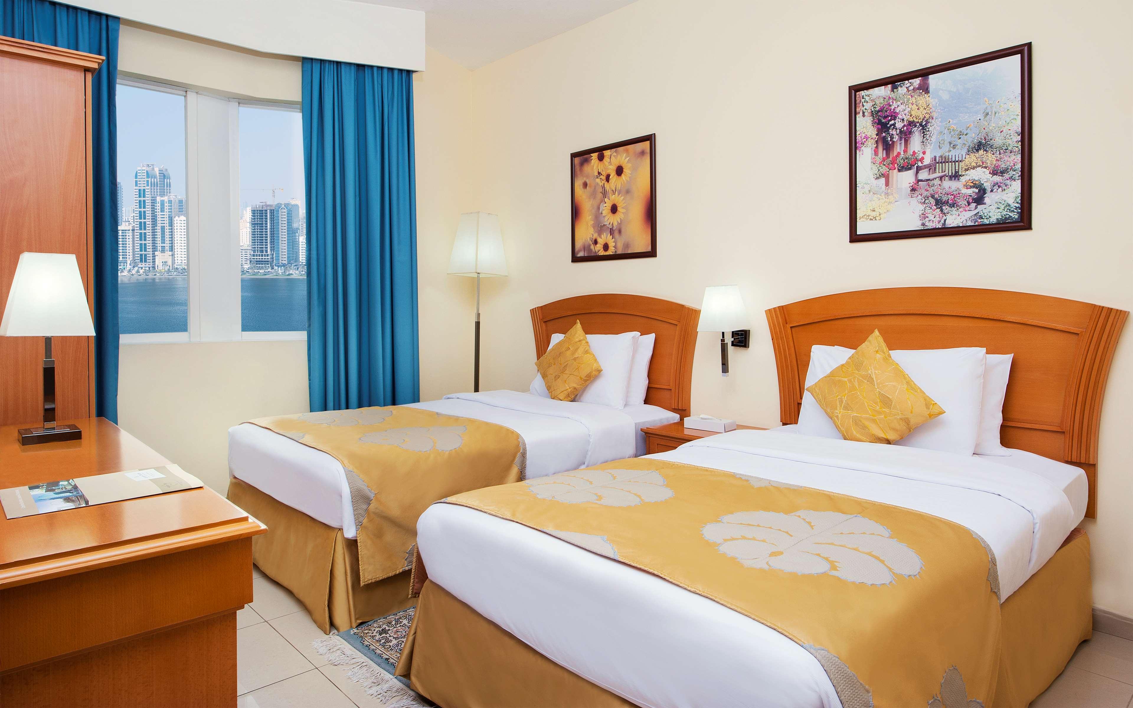 Golden Tulip Sharjah Aparthotel Bagian luar foto