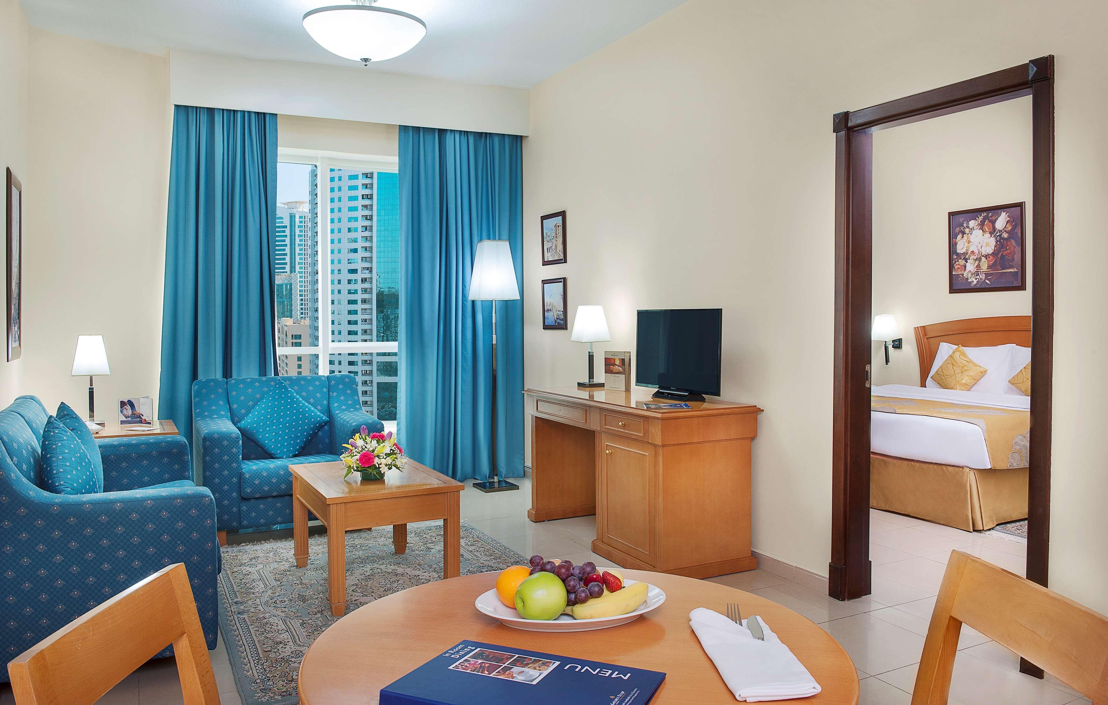 Golden Tulip Sharjah Aparthotel Bagian luar foto