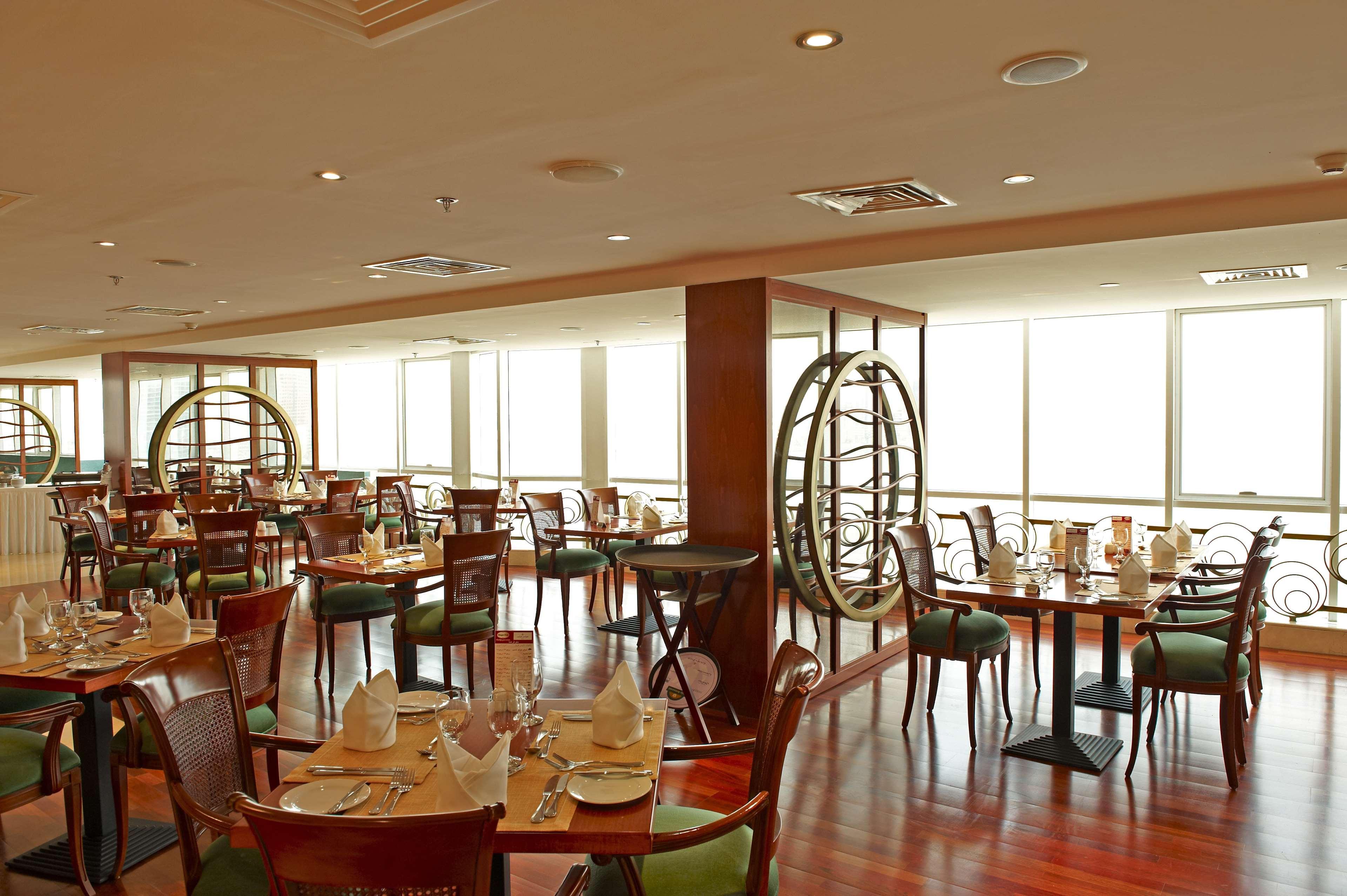 Golden Tulip Sharjah Aparthotel Bagian luar foto