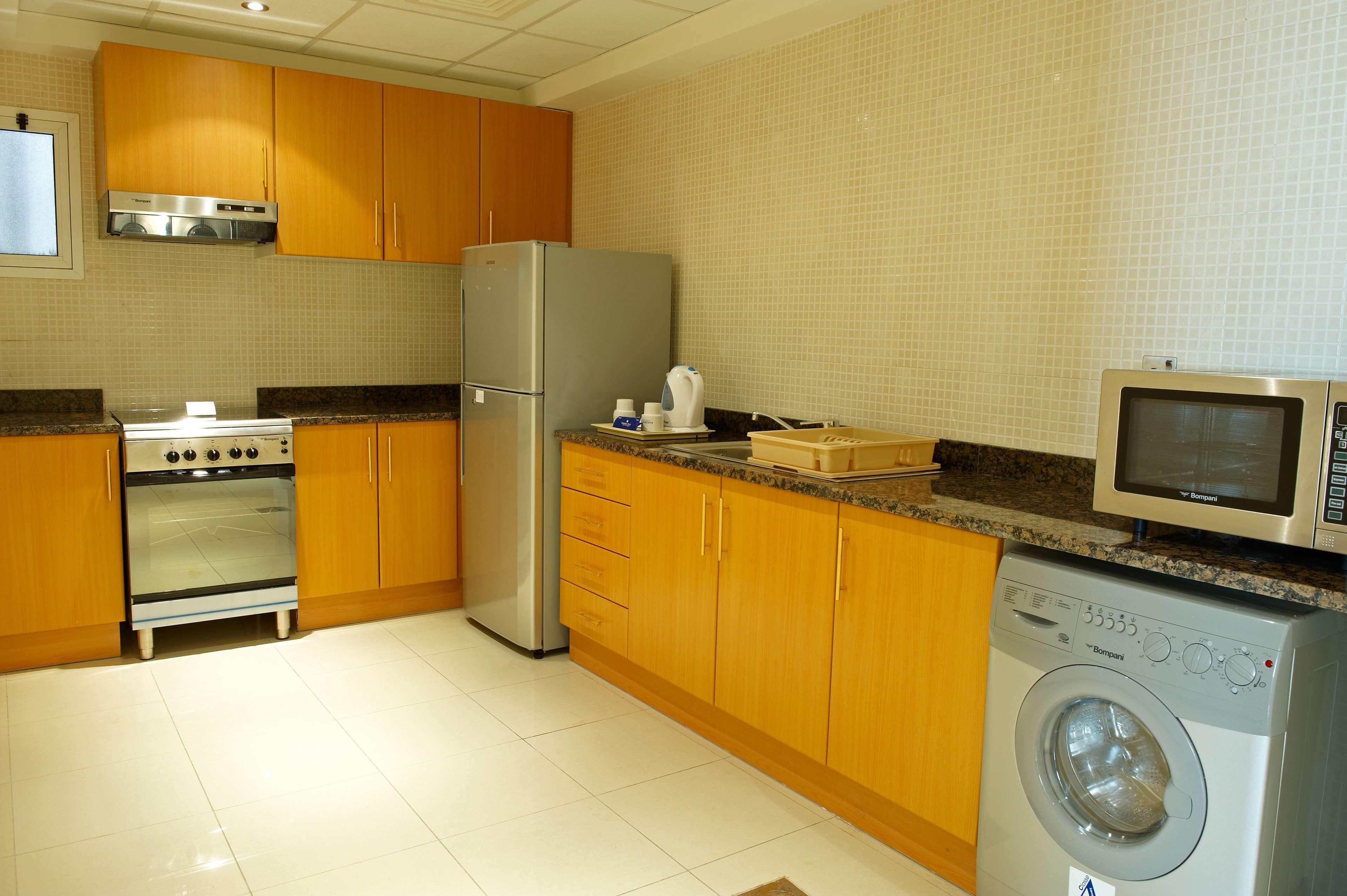 Golden Tulip Sharjah Aparthotel Bagian luar foto