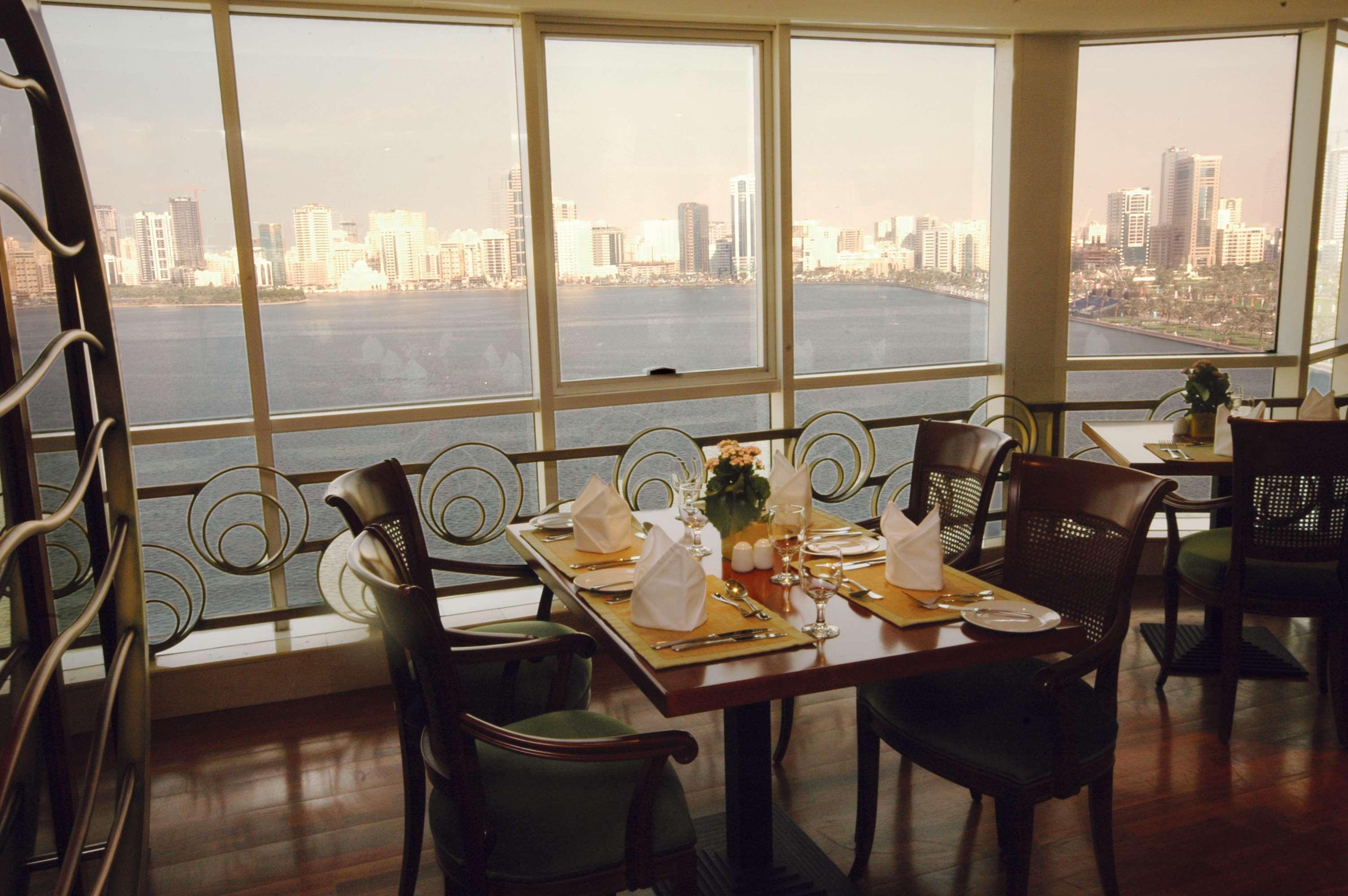 Golden Tulip Sharjah Aparthotel Bagian luar foto