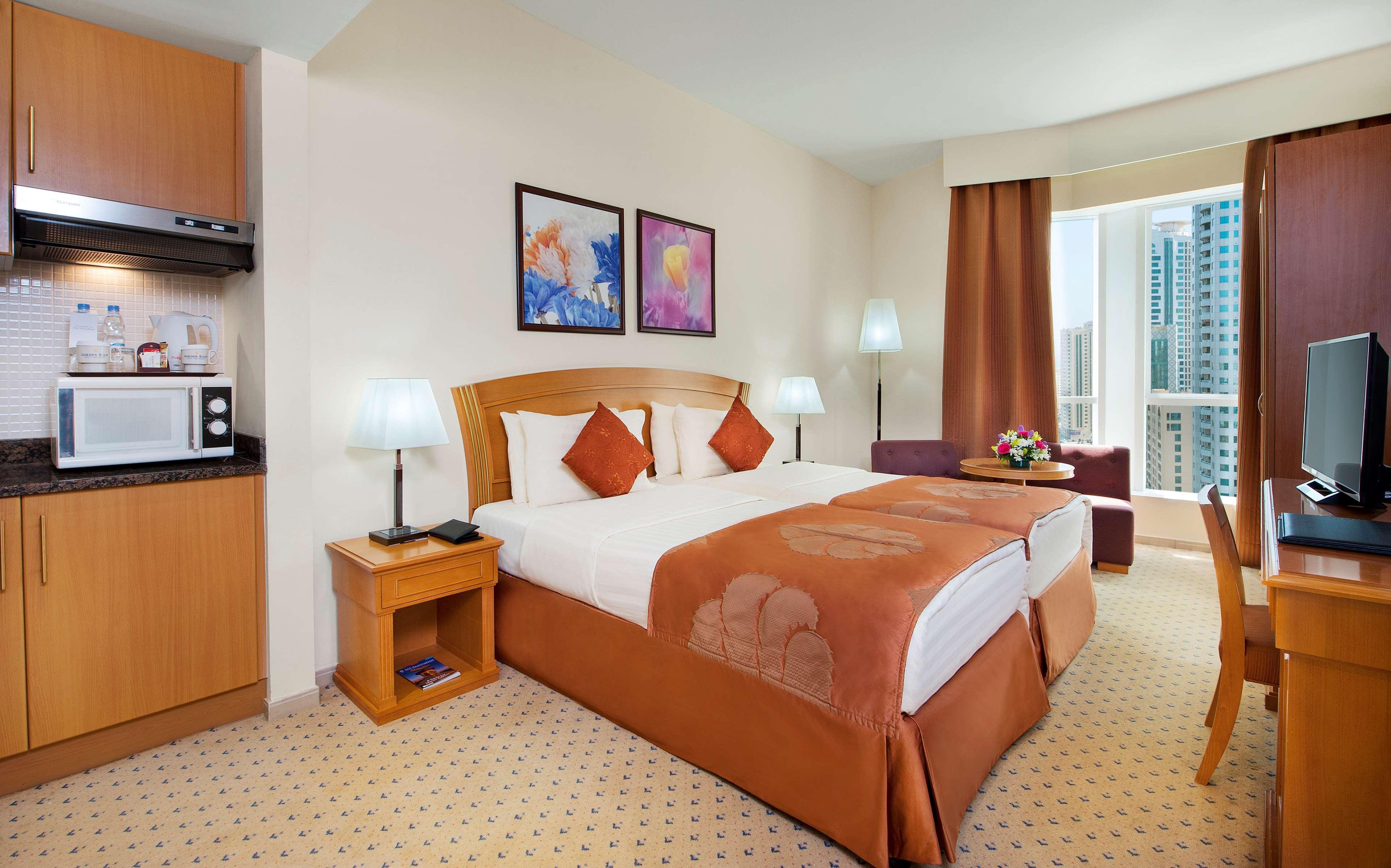 Golden Tulip Sharjah Aparthotel Bagian luar foto