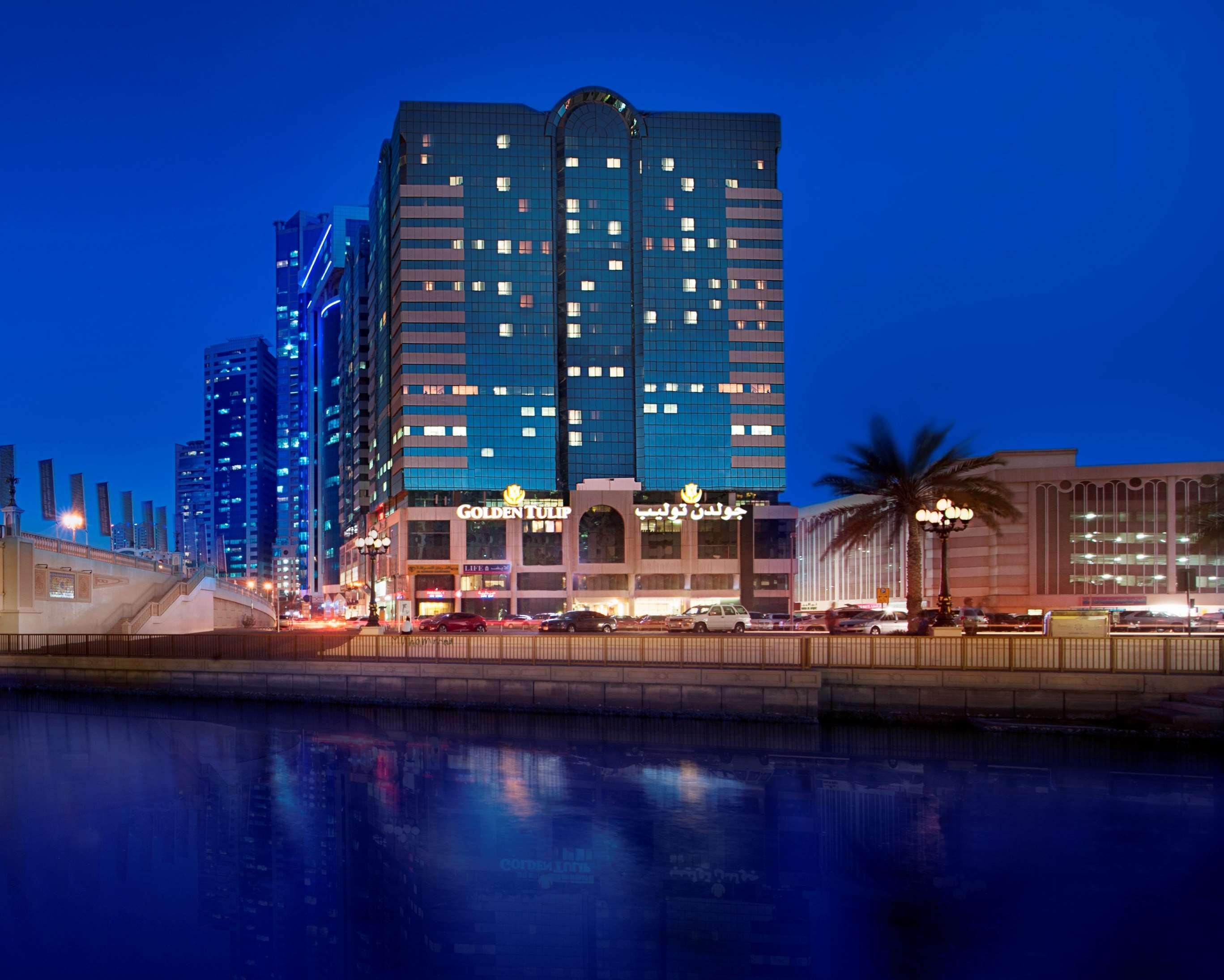 Golden Tulip Sharjah Aparthotel Bagian luar foto