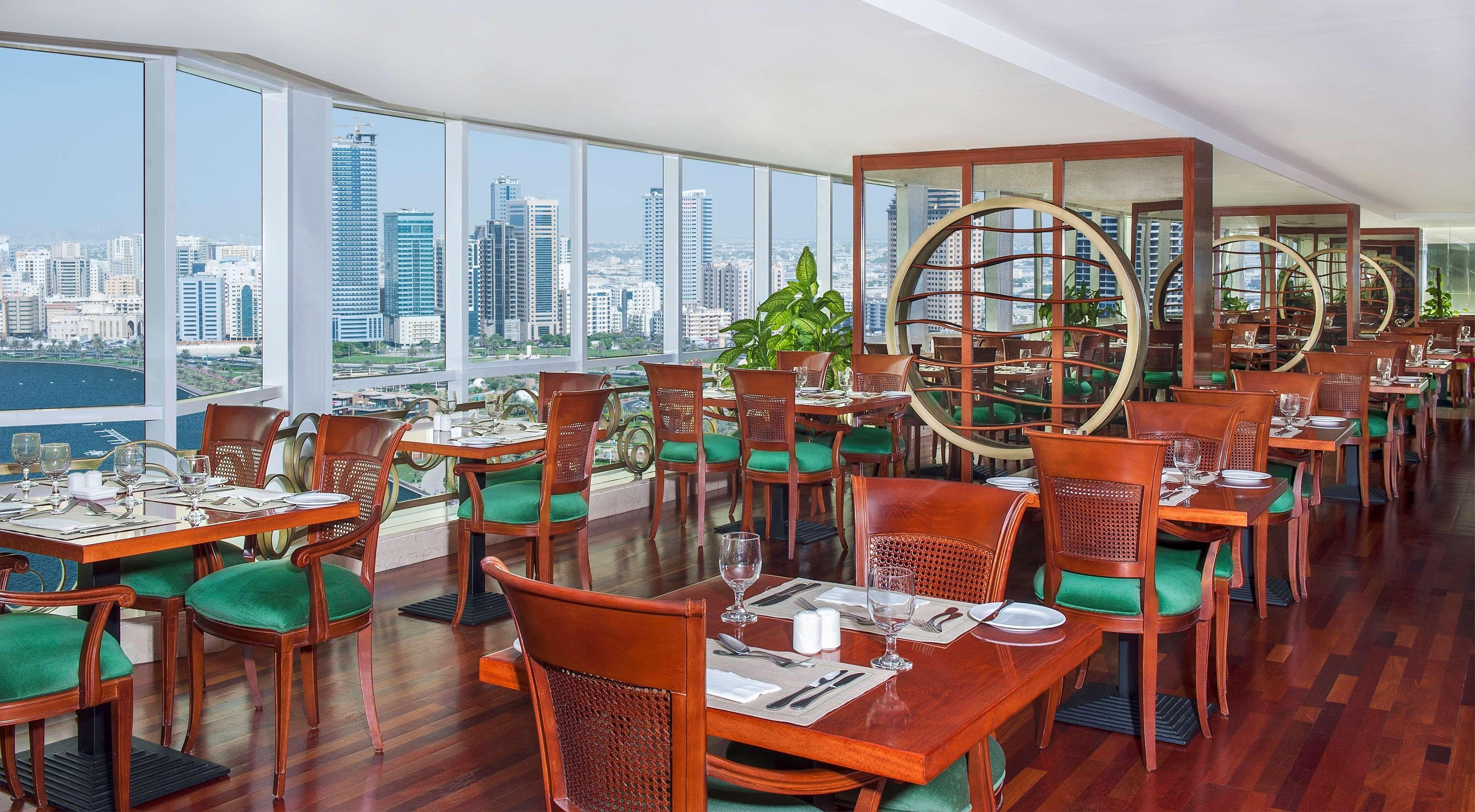 Golden Tulip Sharjah Aparthotel Bagian luar foto