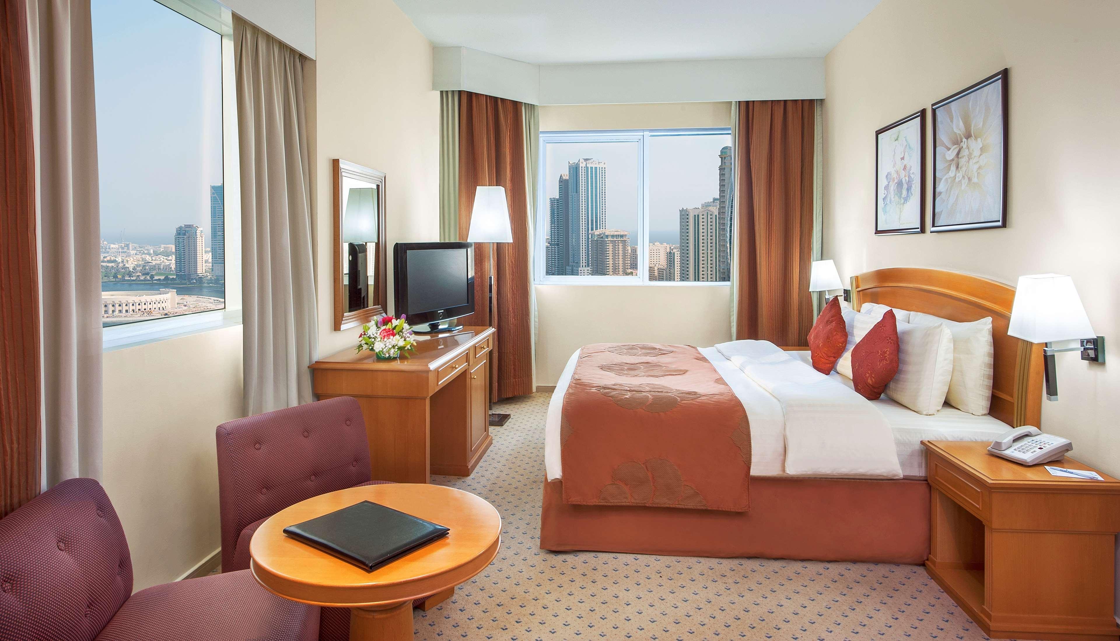 Golden Tulip Sharjah Aparthotel Bagian luar foto