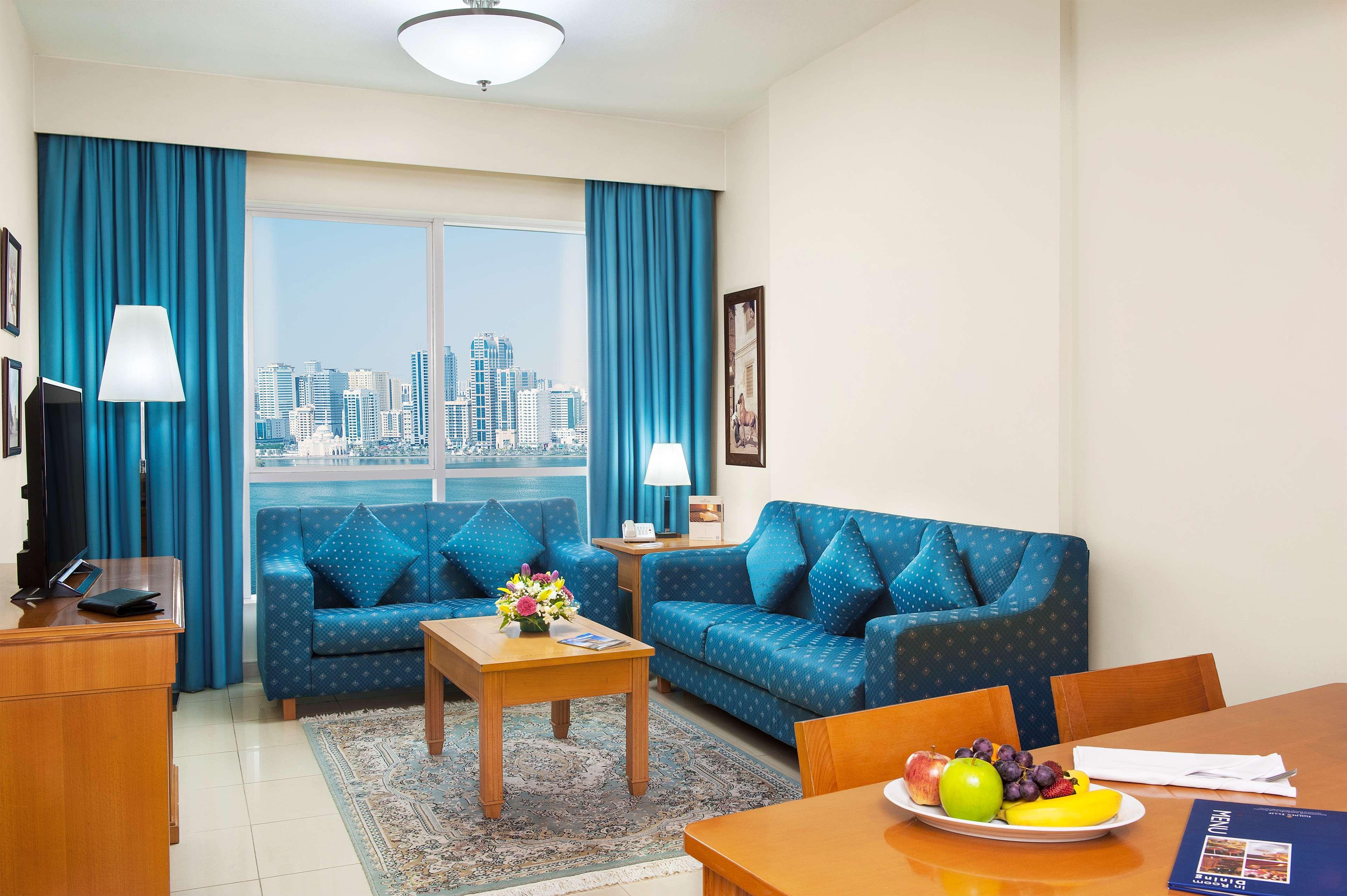 Golden Tulip Sharjah Aparthotel Bagian luar foto