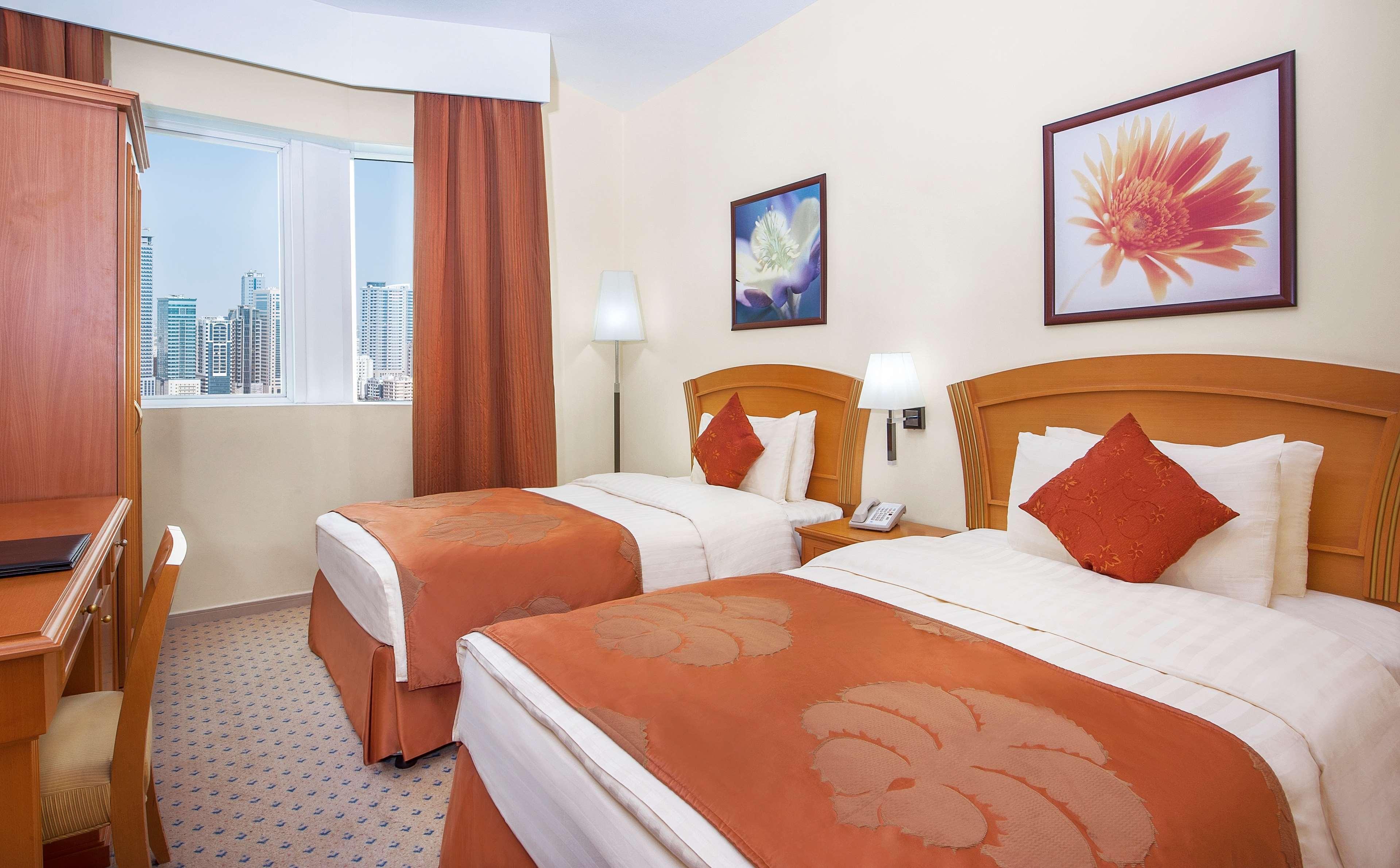 Golden Tulip Sharjah Aparthotel Bagian luar foto