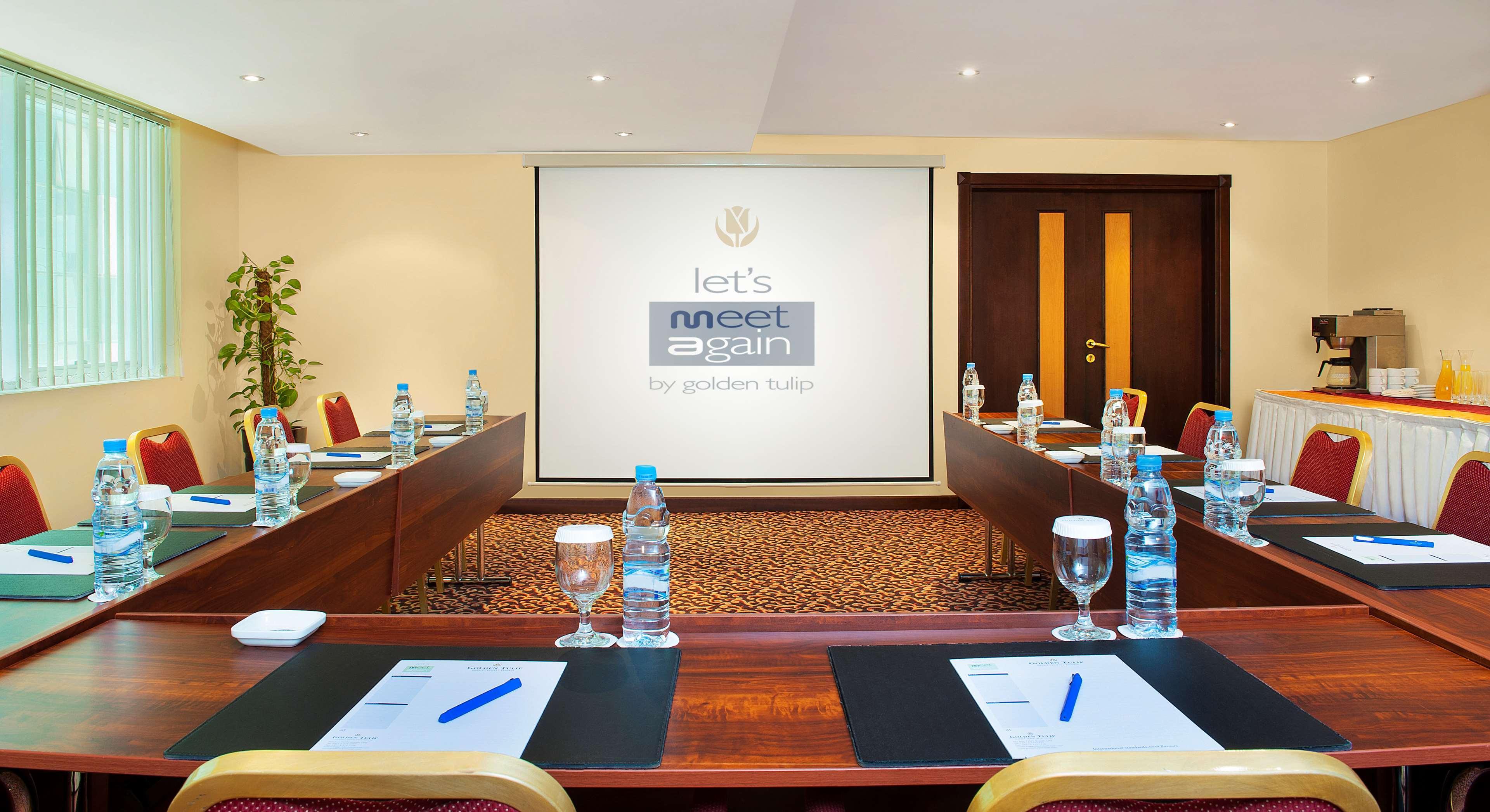 Golden Tulip Sharjah Aparthotel Bagian luar foto