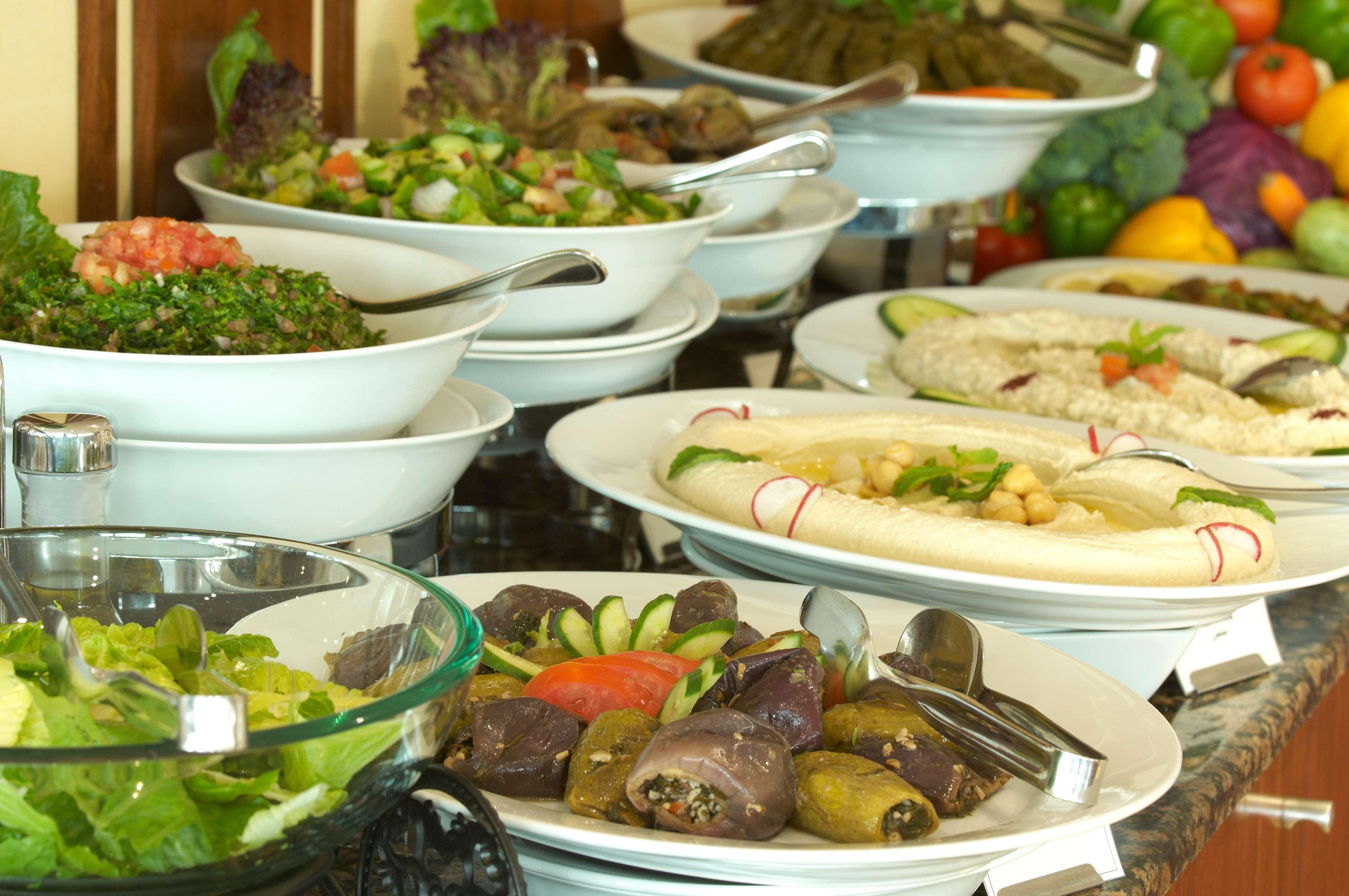 Golden Tulip Sharjah Aparthotel Bagian luar foto