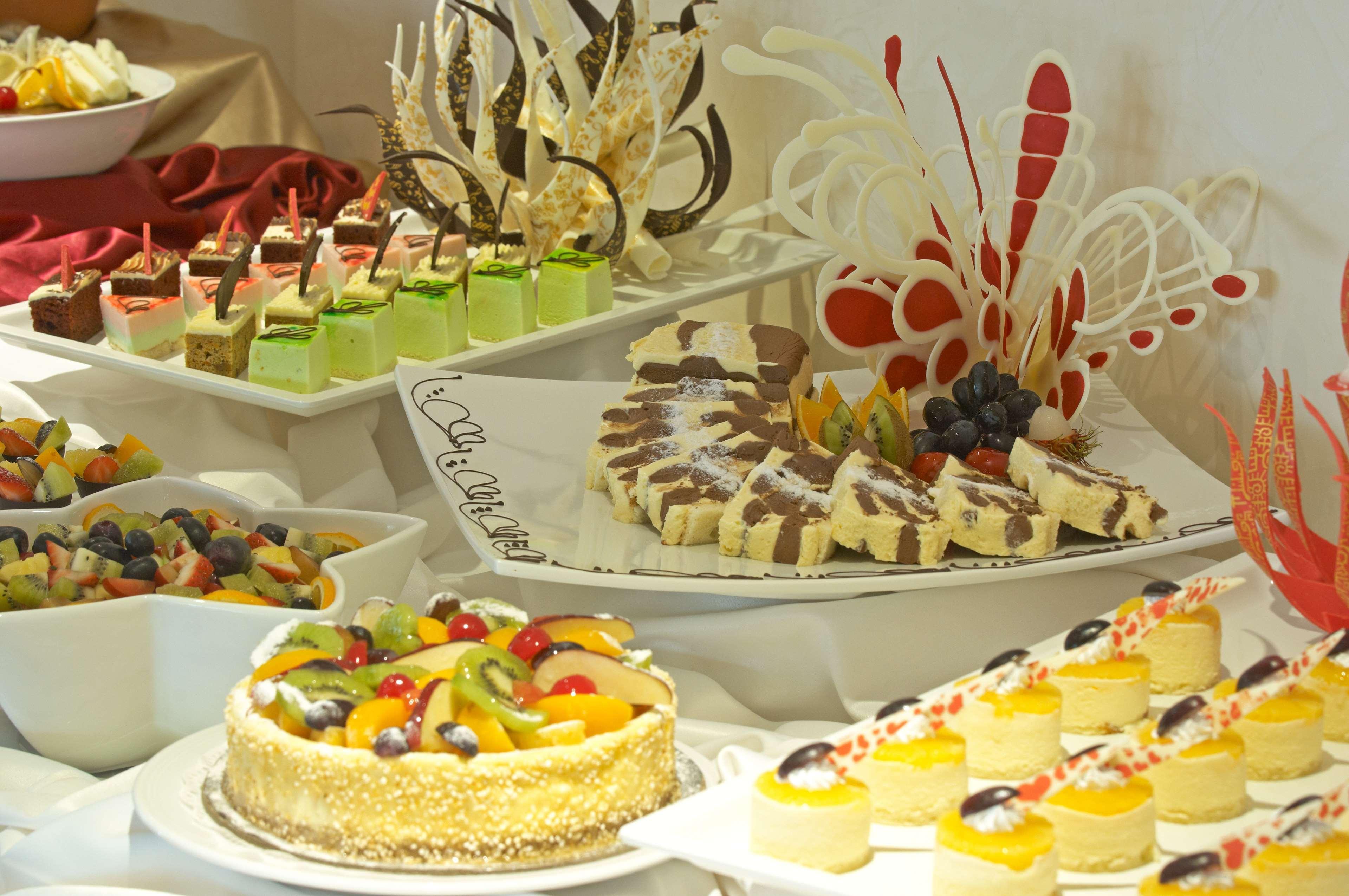 Golden Tulip Sharjah Aparthotel Bagian luar foto