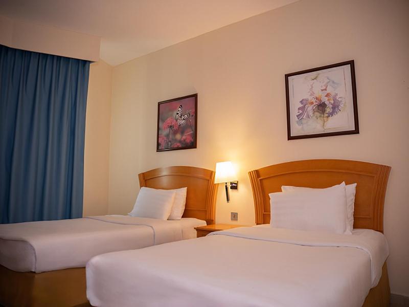 Golden Tulip Sharjah Aparthotel Bagian luar foto