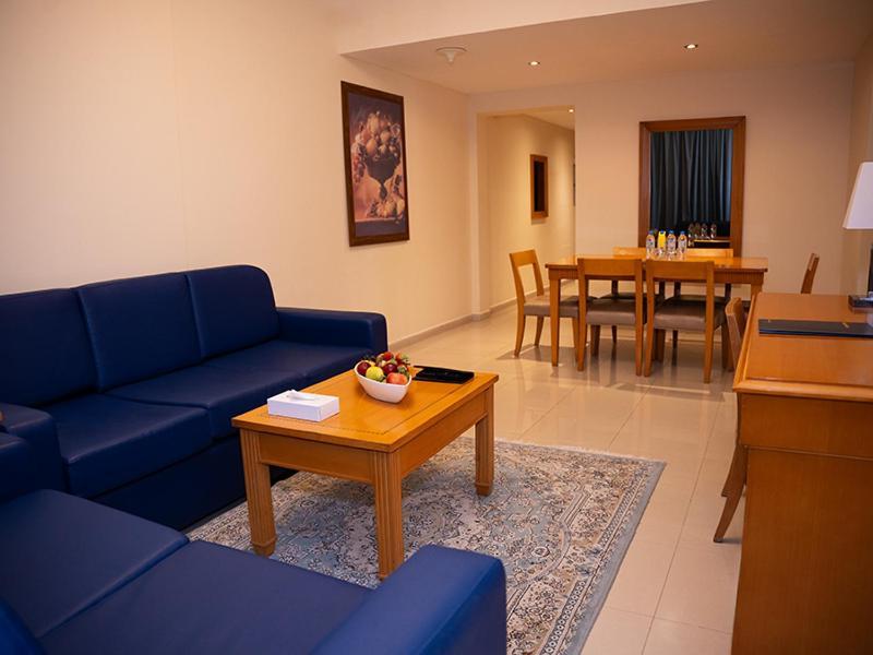 Golden Tulip Sharjah Aparthotel Bagian luar foto