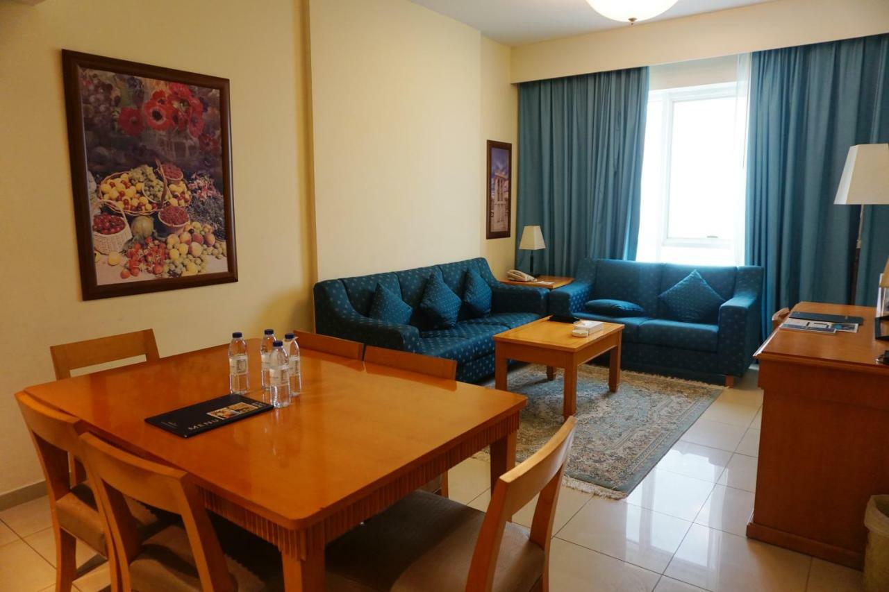 Golden Tulip Sharjah Aparthotel Bagian luar foto
