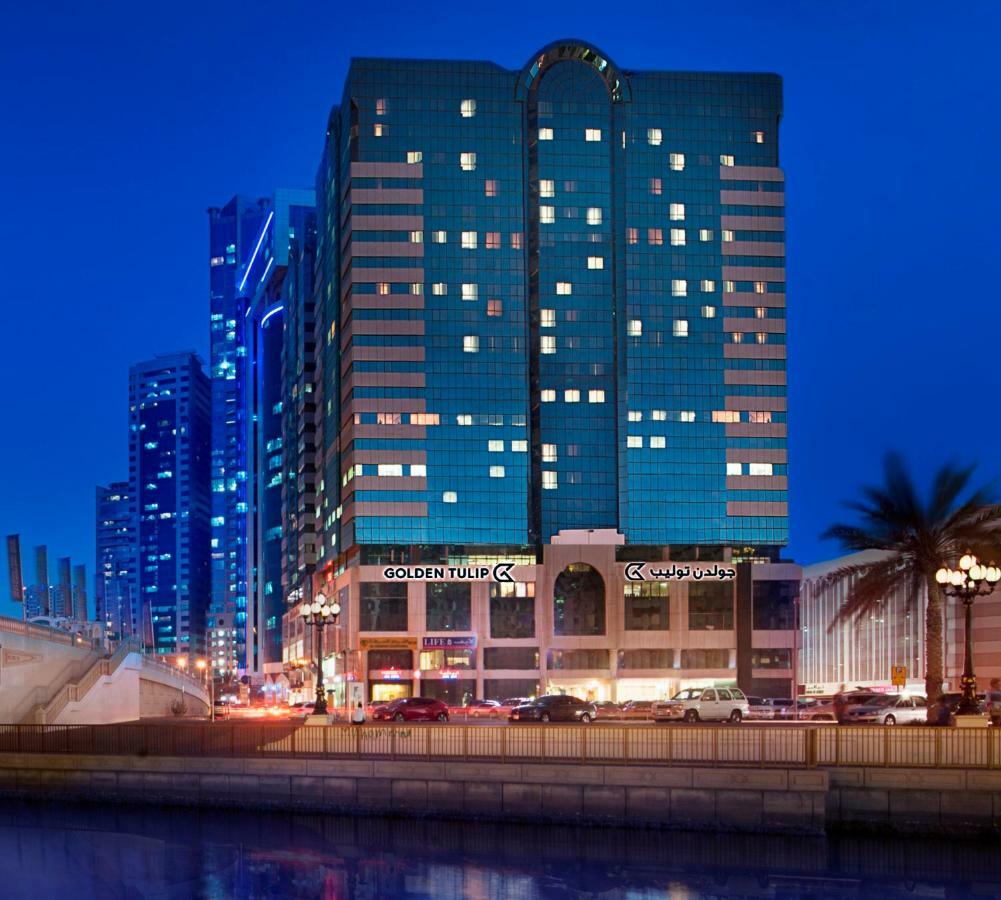 Golden Tulip Sharjah Aparthotel Bagian luar foto